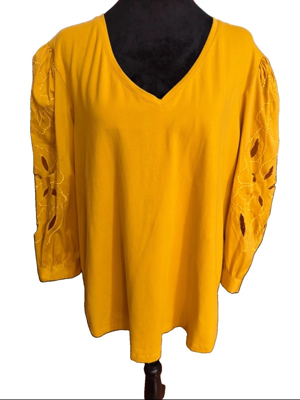 Chico’s ladies size 3 (US XL) mustard yellow pullover V-neck top cutout sleeves